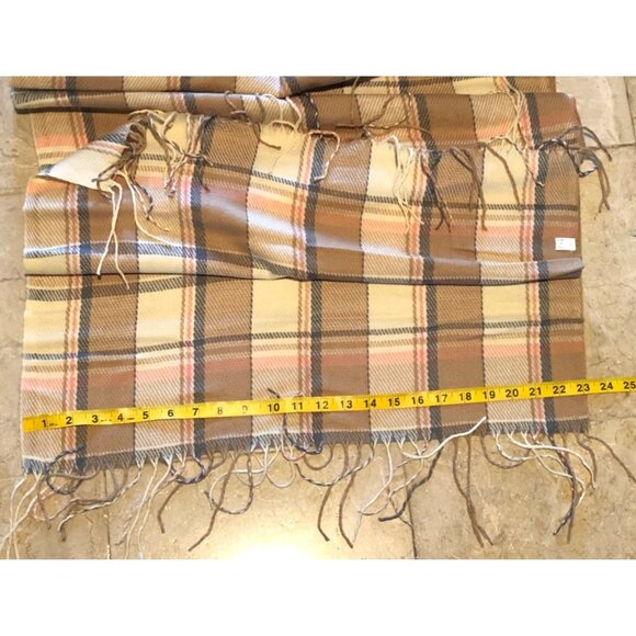BEAUTIFUL BRAND-NEW W/O TAGS PLAID SCARF - Picture 3 of 3